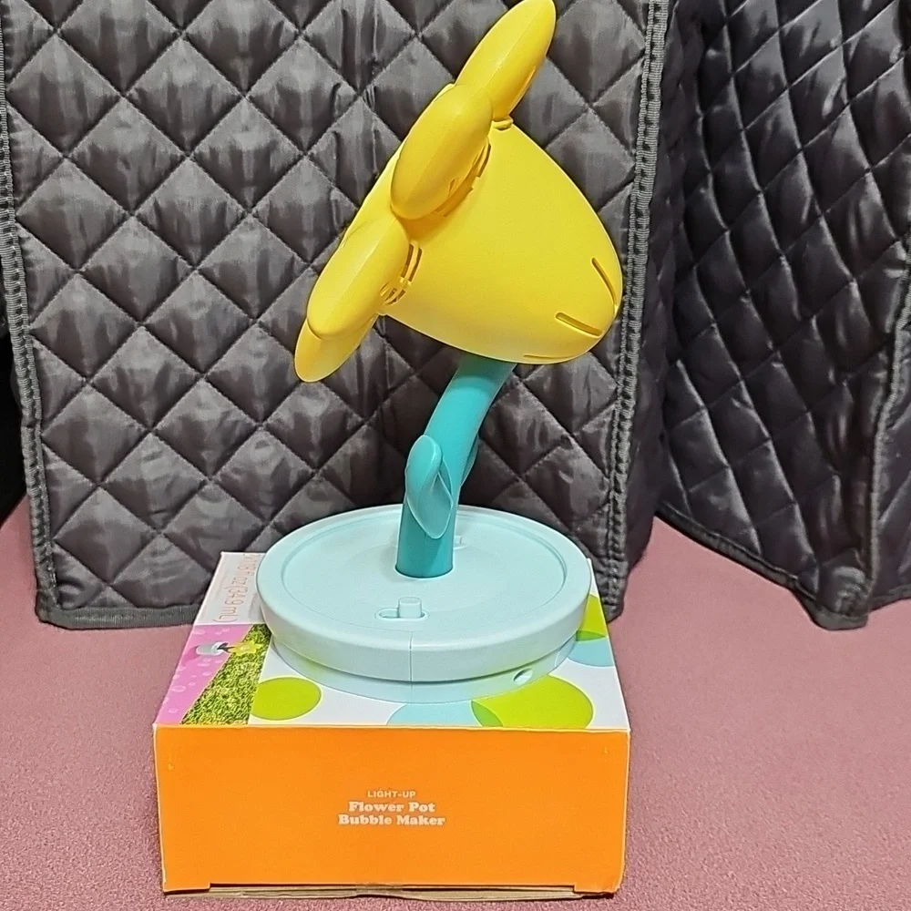 Lights & Sounds Bubble Flowerpot Interactive Bubble Machine Toy. New. - Picture 7 of 11